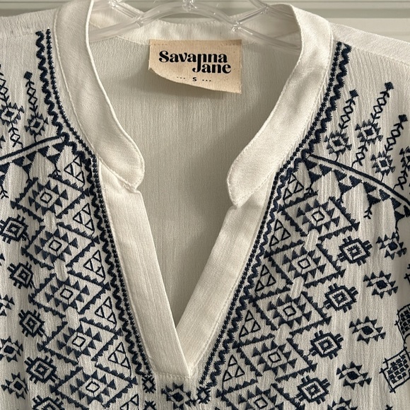 Savanna Jane white V neck embroidery top - Picture 2 of 4